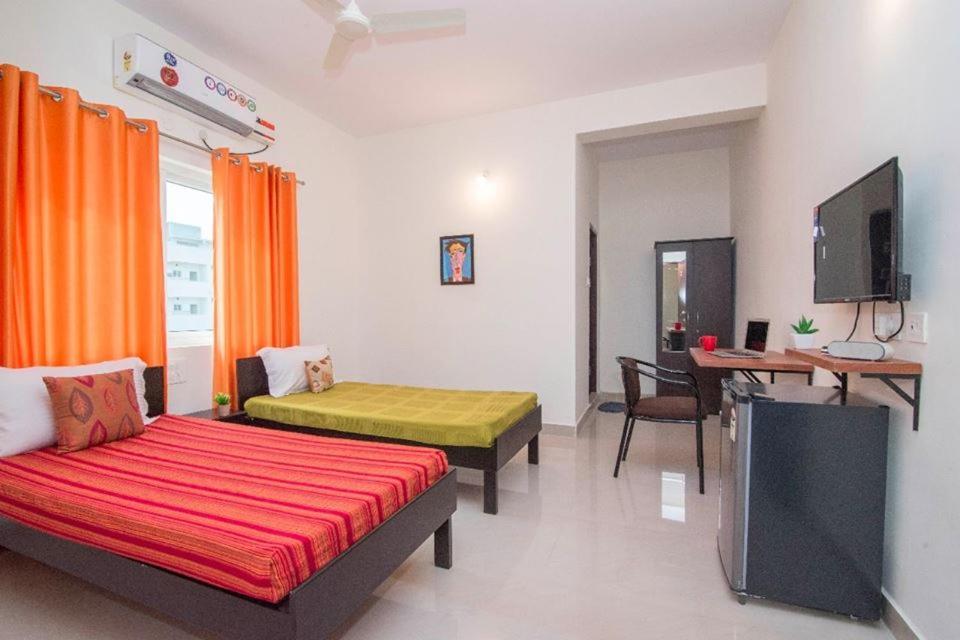 Buzz Quarter Hotel Hyderabad Exterior foto