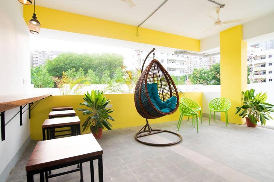 Buzz Quarter Hotel Hyderabad Exterior foto